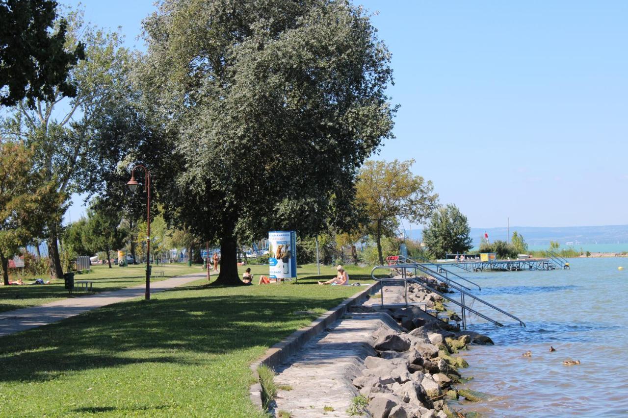 Ferienwohnung Nella Apartman Siófok Exterior foto